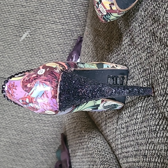 Custom wonder woman six inch stiletto heels - Picture 5 of 7